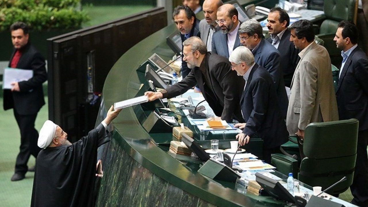 روحانی لایحه بودجه 98 را تقدیم مجلس می‌کند/ استانی شدن انتخابات مجلس بررسی می‌شود/ بررسی تقاضای تشکیل کمیسیون ویژه زنان، جوانان و خانواده