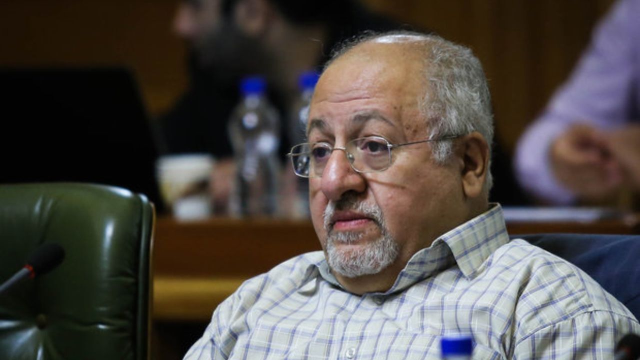تردد 6 خودرو کلاسیک برقی در مسیر بازار از اول دی‌ماه