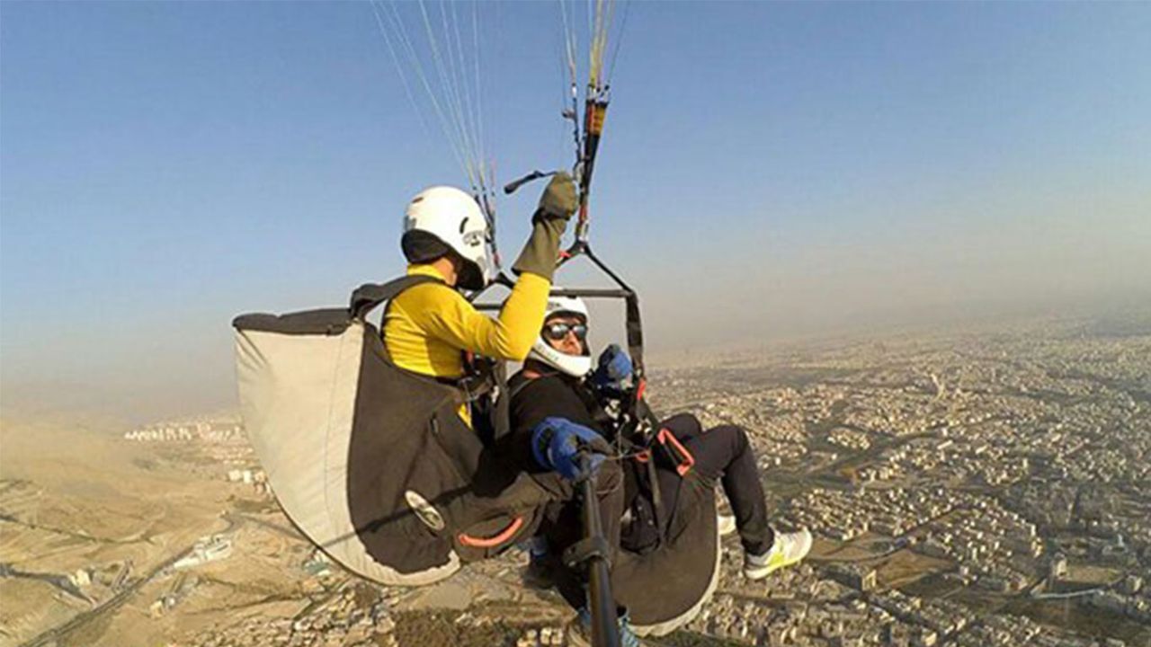 کشته شدن دو نفر در سقوط پاراگلایدر در یزد