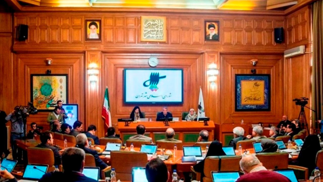 حقوق بیش از 10 میلیون تومانی مدیران همشهری/ استخدام 250 نفر باوجود تراکم نیرو/ قراردادهای موسسه بدون برگزاری مناقصه واگذار شده/ درآمد سال 96 نسبت به 2 سال گذشته 25 درصد کاهش داشته