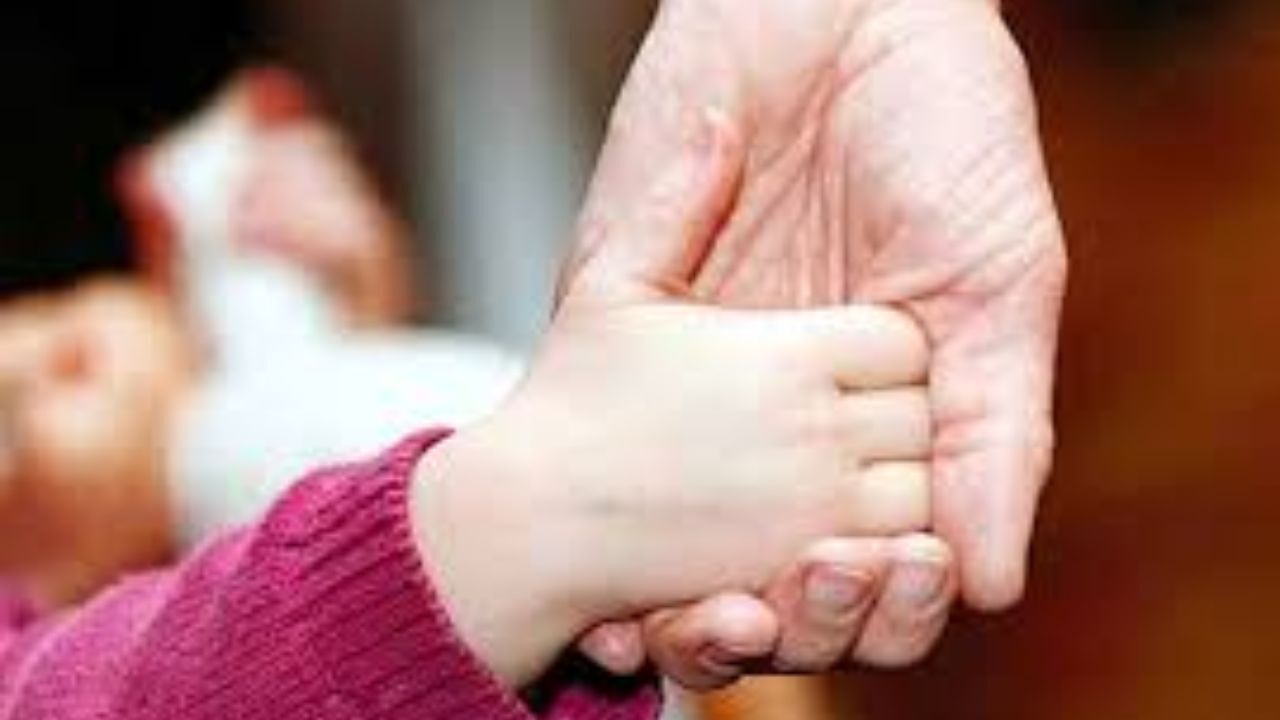 بیش از هزار کودک بیمار فرزند‌خوانده شدند