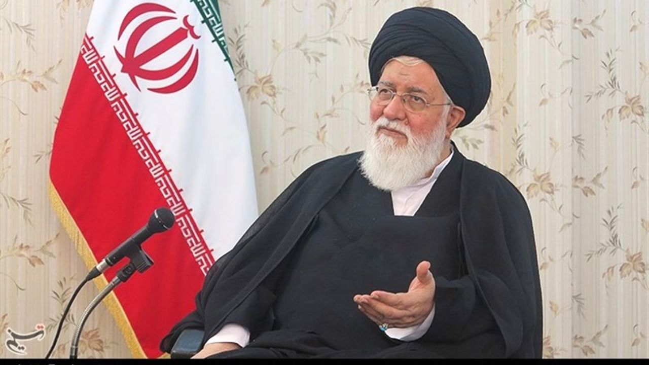 درآمد یک شاگرد سوپرمارکتی از یک روحانی بیشتر است