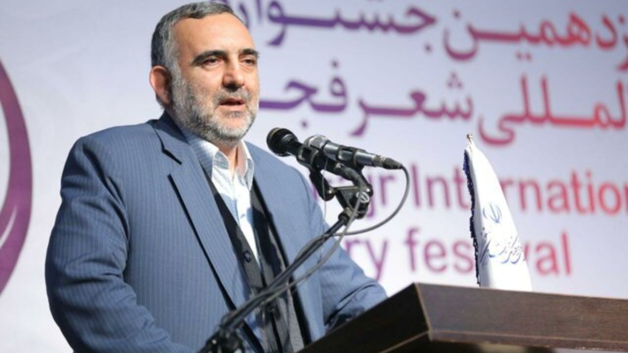 پرداختن به شعر از واجبات جامعه ماست