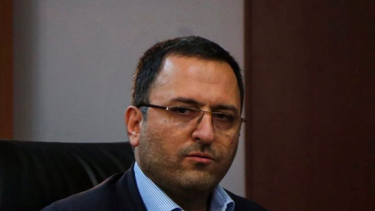 چرا خط 3 مترو در نیاوران کور شد؟
