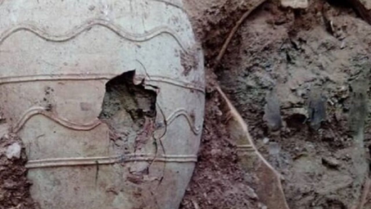 قدمت 2 خمره سفالی شهرری مشخص شد