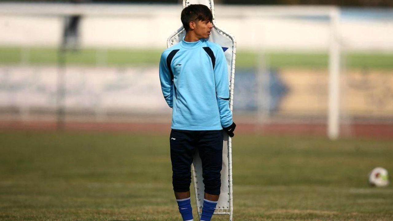 قائدی از جمع آبی‌پوشان جدا می‌شود؟