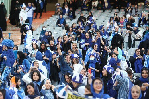 پاسخ عجیب وزیر ورزش به حضور زنان در دربی؛ قدم خانم‌ها روی چشم ما!