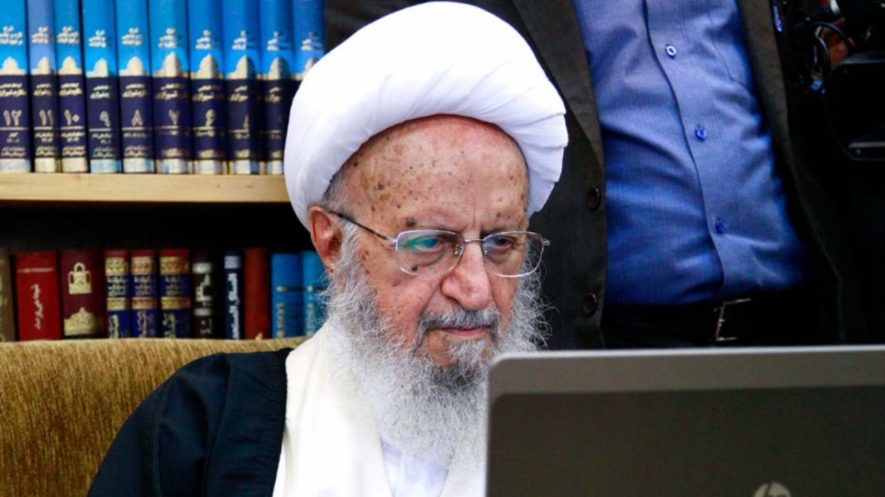 آیت‌الله مکارم از سال 1394 عضو پیام‌رسان‌های داخلی بودند