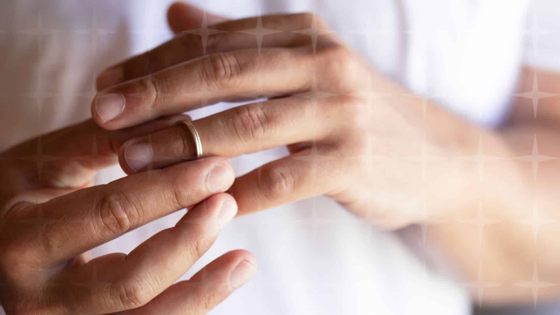 درخواست طلاق از مردی که سال‌ها قبل خانواده‌اش را رها کرد
