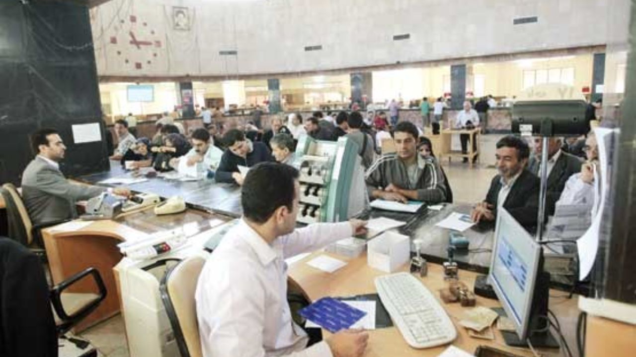 تعداد کارمندان دولت ثابت ماند/ 4 درصد شاغلان دکترا دارند