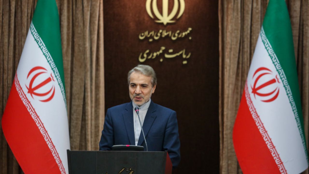 بی‌جهت اوضاع کشور را مشوش نکنیم/ فروش ارز بیشتر از 4200 تومان خلاف است/ آمار 210 نفر مدیر دوتابعیتی درست نیست