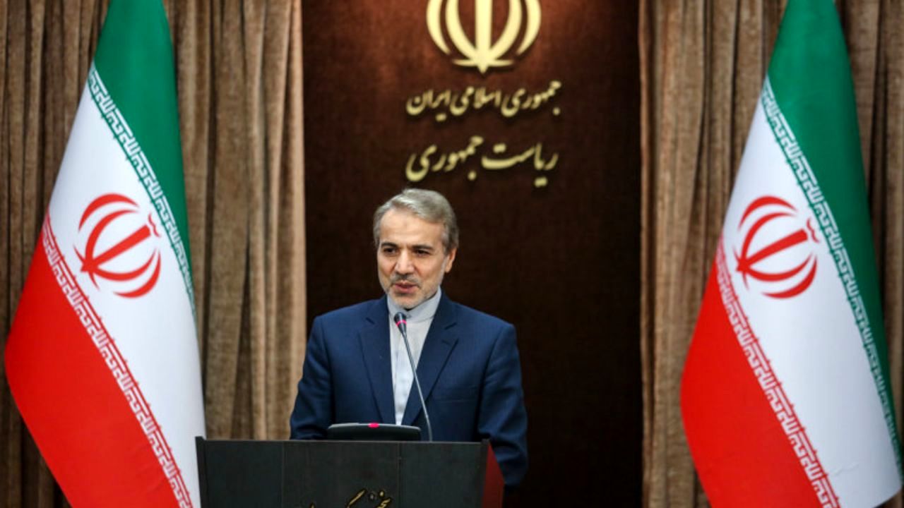 بی‌جهت اوضاع کشور را مشوش نکنیم/ فروش ارز بیشتر از 4200 تومان خلاف است/ آمار 210 نفر مدیر دوتابعیتی درست نیست