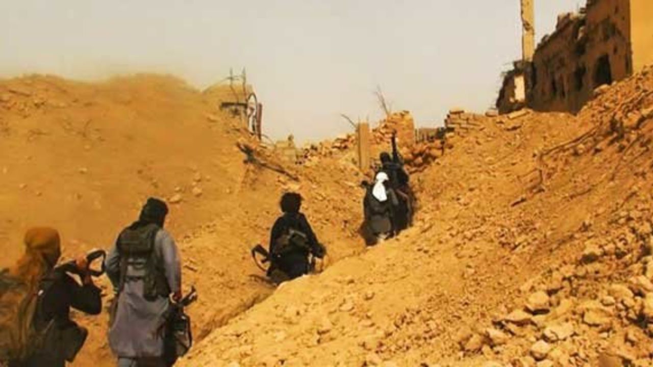 حمله داعش به یک پایگاه ارتش سوریه در دیرالزور