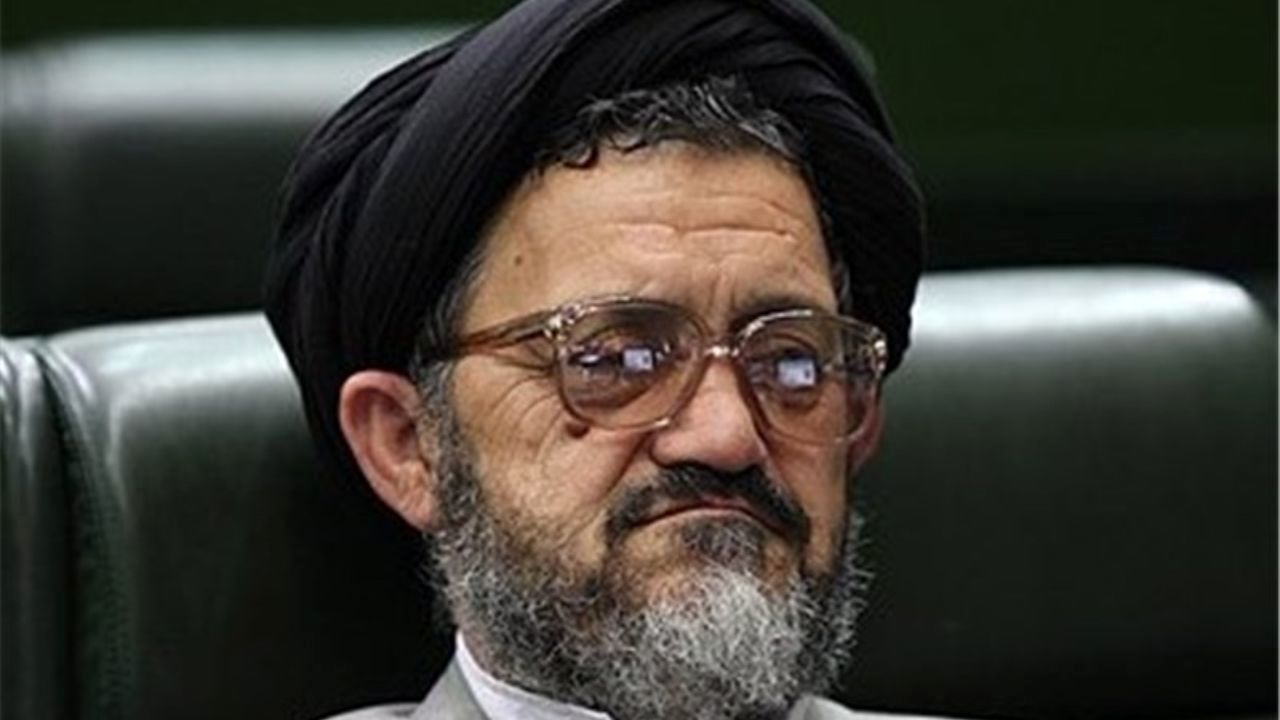 مطیعی را جزو صنف مداحان نمی‌دانم/ جای انتقاد در نماز عید فطر نیست