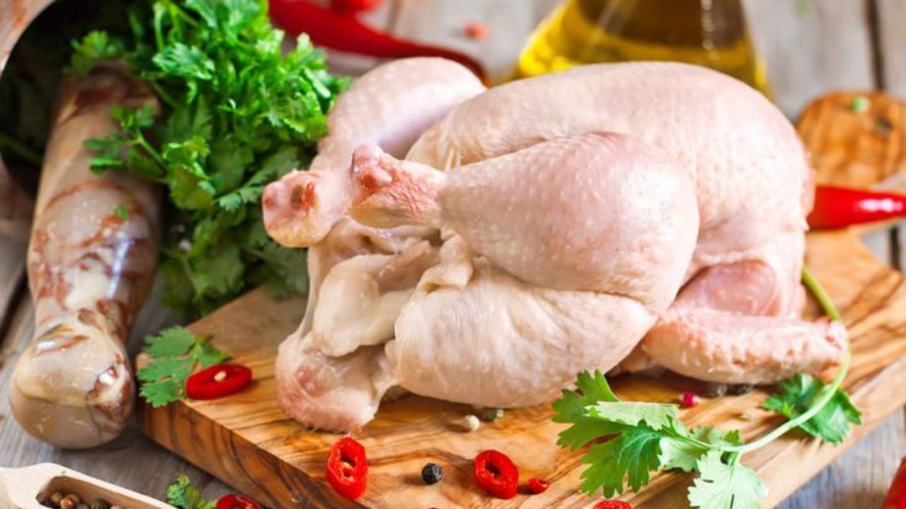 آینده روشنی پیش روی صنعت مرغداری نیست/نرخ هر کیلو مرغ 7500 تومان