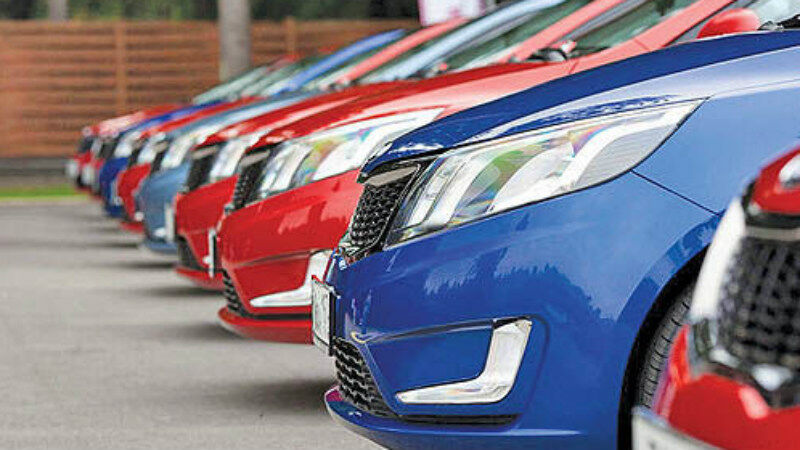 کاهش قیمت خودروهای داخلی در بازار امروز