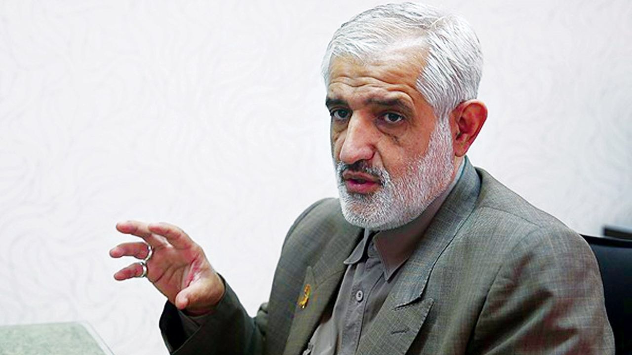مسائل حاشیه‌ای مثل آتش زدن پرچم در مجلس را بزرگ نکنیم/ نیازمند به گفت‌وگوی ملی هستیم/ بعضا منافع ملی قربانی مطامع جناحی در کشور می‌شود