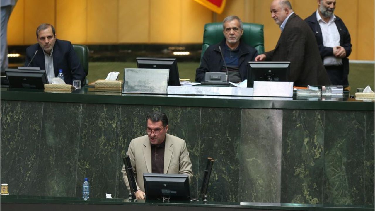 ادیانی‌راد: موضوع را سیاسی و جناحی نکنید/ پزشکیان: باید برای مبارزه با پولشویی در این مملکت قانون داشته باشیم