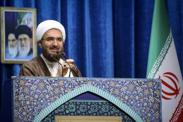 امام جمعه موقت تهران: با وجود همه گلایه‌ها و اعتراضات نسبت به سوء‌مدیریت‌ها، ملت دست دشمن را به خوبی خواند