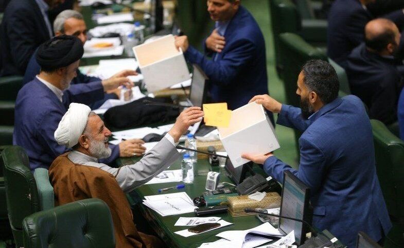 رخدادی عجیب در انتخابات هیات رئیسه مجلس؛ آراءِ اعضا بعد از بازشماری کم شد!