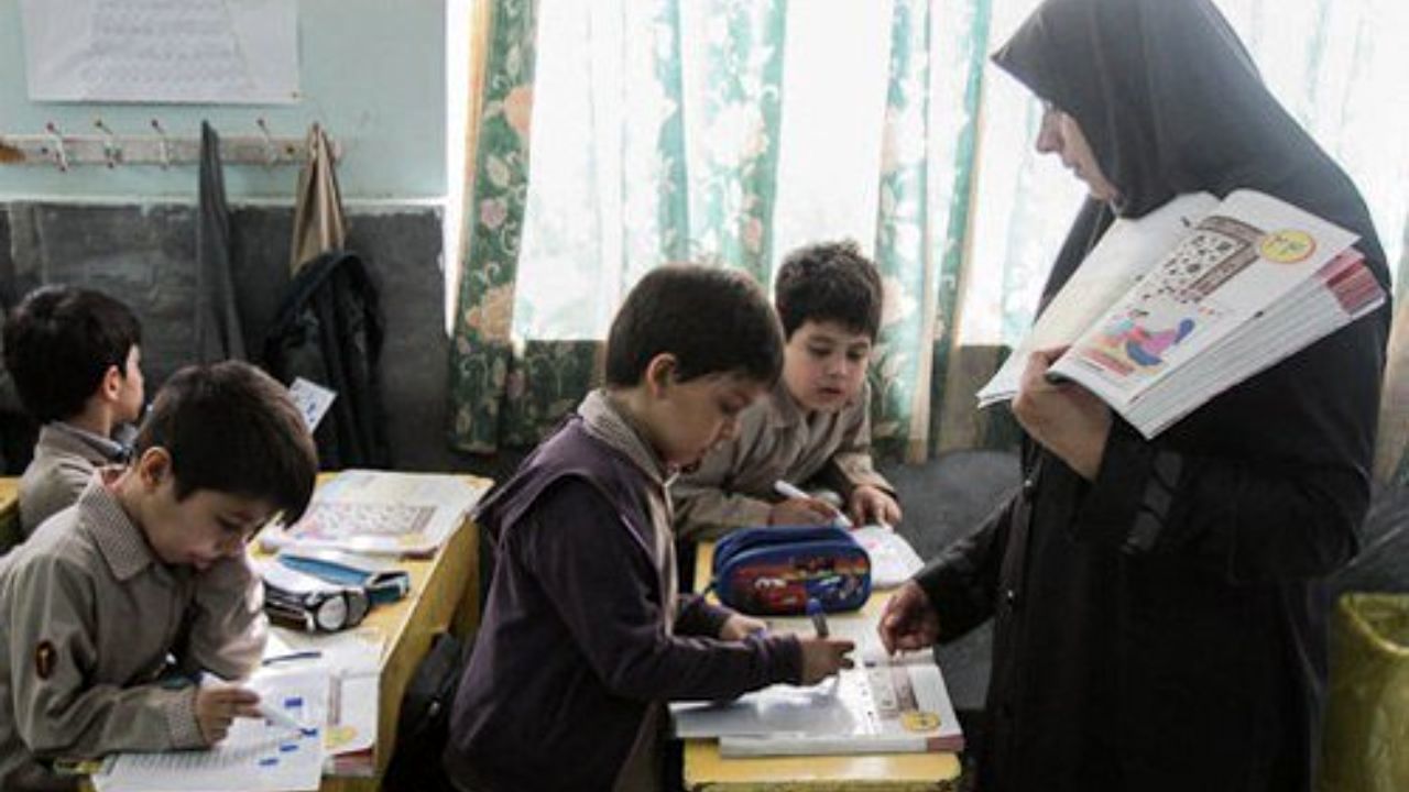 حقوق معلمان در تابستان کاهش نمی‌یابد
