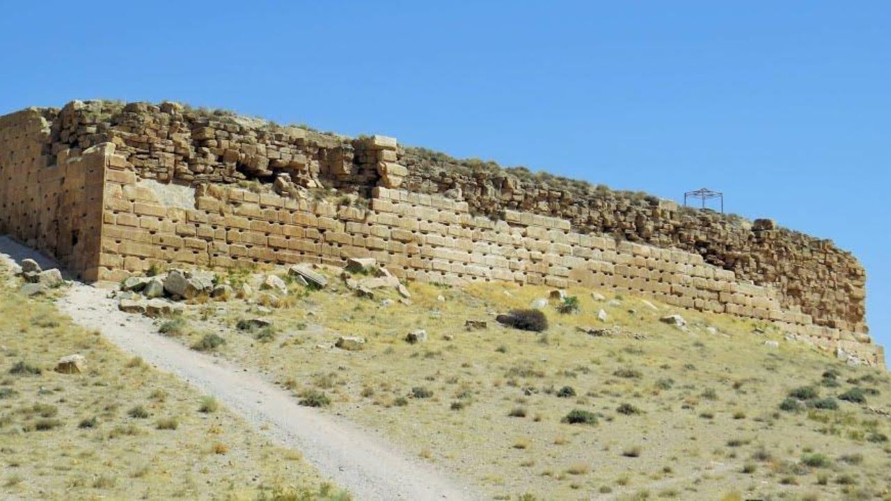 فاز دوم مرمت بنای « تل تخت» پاسارگاد پیگیری می‌شود