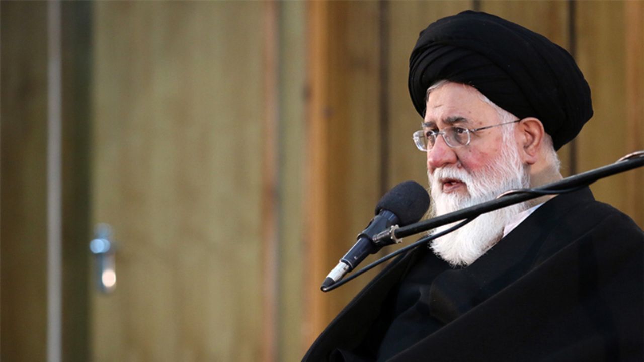 اگر آقازاده‌ای فساد کرد باید با پدرش برخورد کرد/ در جامعه روحانیت هیچ فسادی وجود ندارد