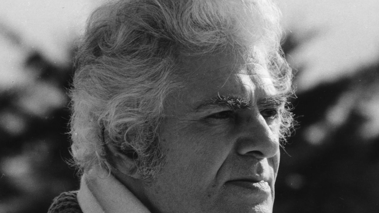 چرا باید احمد شاملو را دوست داشت؟