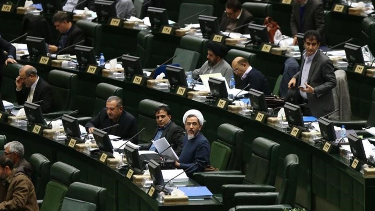 از مشکل موسسات مالی و سپرده‌گذاران تا بی‌توجهی وزیر به آموزش زبان مادری