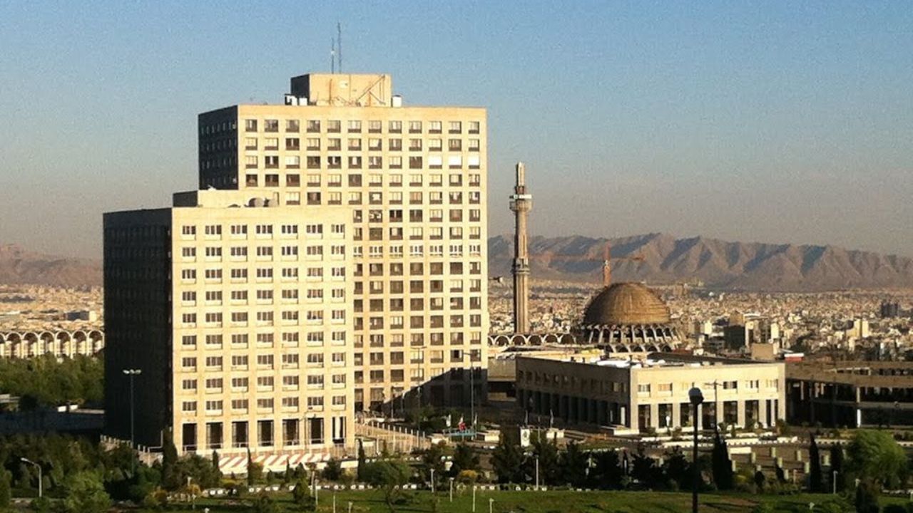 سرمایه‌گذاری بنیاد مستضعفان در ساخت مجتمع‌های لوکس و مال‌ها متوقف شد