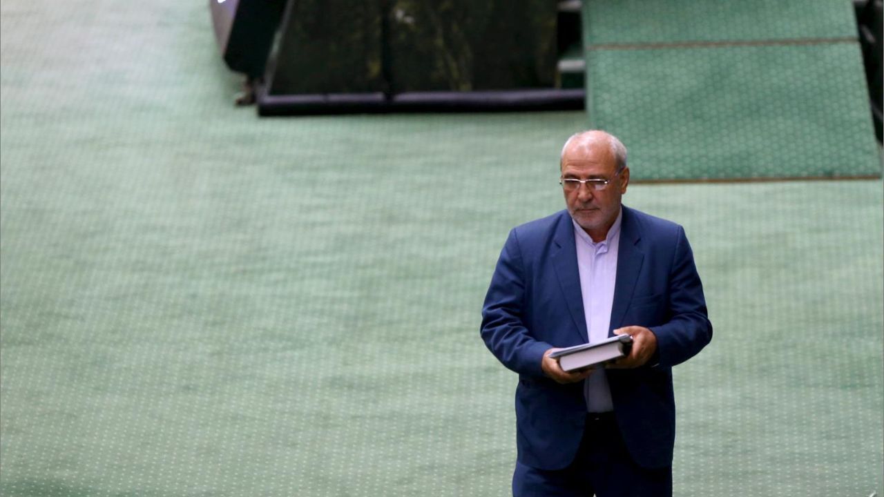 به دلیل اعلام وصول سوال از رییس‌جمهور، درباره استیضاح روحانی دست نگه داشتیم/ درباره طرح عدم کفایت رئیس‌جمهور تصمیم نگرفته‌ایم