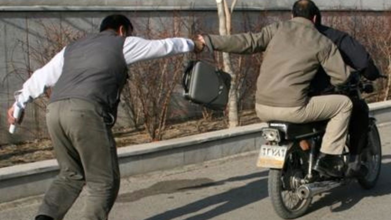 حمله زورگیران به کارگردان معروف سینما