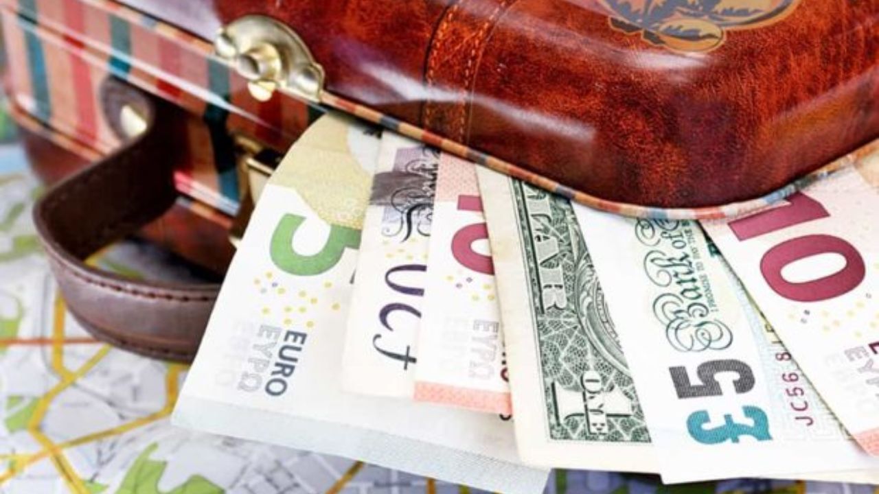 جزئیات عرضه ارز مسافرتی و دانشجویی در بانکها