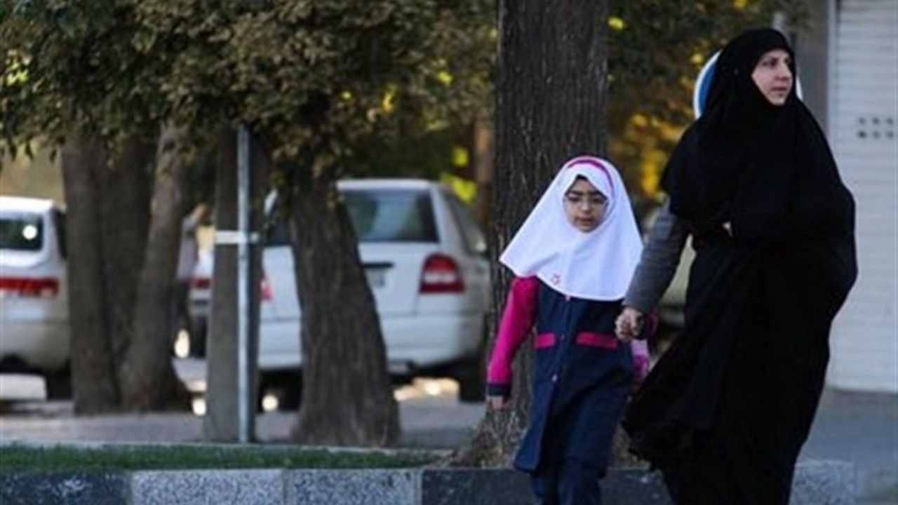 اعتراض کارگران به شهریه مدارس دولتی/ هزینه‌ مدارس از جیب والدین کارگر پرداخت می‌شود