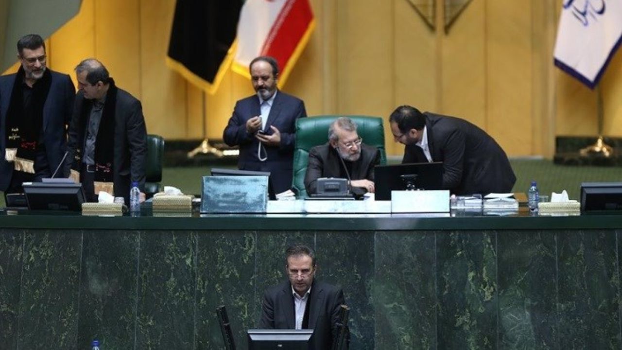 پارسایی: شاید عده‌ای نیاز به ساماندهی آشفته بازار خودرو ندارند/ لاریجانی: تا به حال چنین چیزی نداشتیم که کمیسیونی پیشنهاد مسکوت ماندن داده باشد