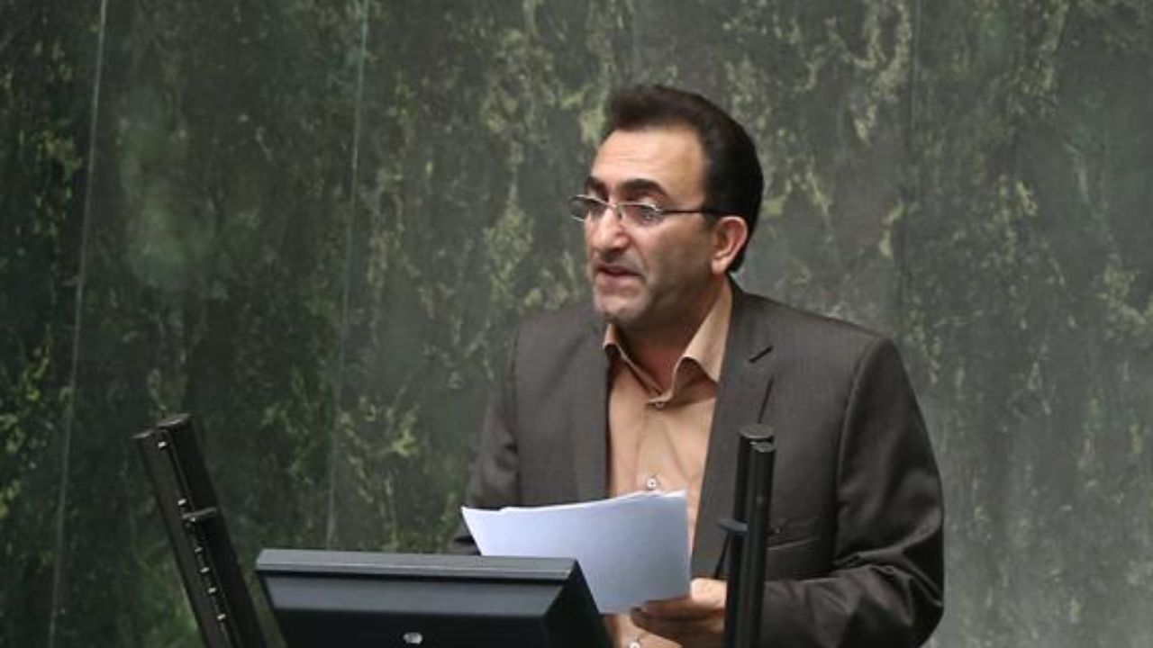 برخی افراد چند شغله بدون ذره‌ای نگرانی از مردم انتظار ریاضت دارند/ مردم از بی‌عدالتی، تبعیض و شعار بی عمل عصبانی‌اند