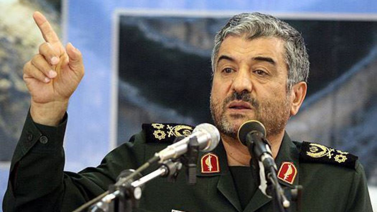 امنیت ایران با اتحاد میان نیروهای مسلح مثال‌زدنی و پایدار است/ بسیج و سپاه وظیفه سنگینی در ابعاد دفاعی و نظامی دارند