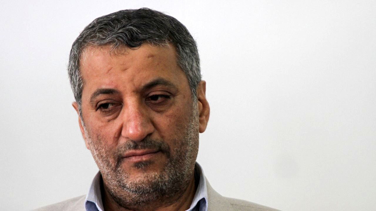 مردم حس می‌کنند دغدغه اصلاح‌طلبان تنها بقای خودشان است / احزاب در ایران جدی گرفته نمی‌شوند تا بتوانند حاکمیت را نقد کنند/ فعال سیاسی نباید به دلیل نقد کردن به زندان بیفتد