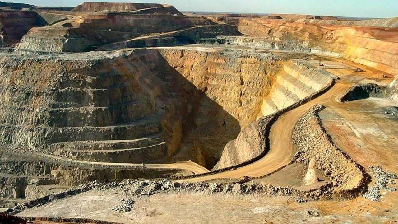 اردبیل در آستانه تبدیل به قطب معدنی کشور است