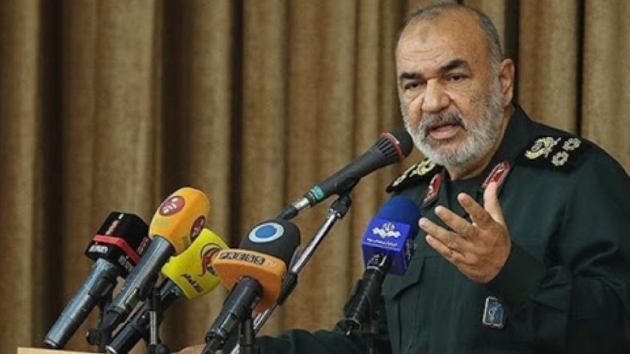دشمنان افکار و اندیشه باطل را از سرشان بیرون کنند