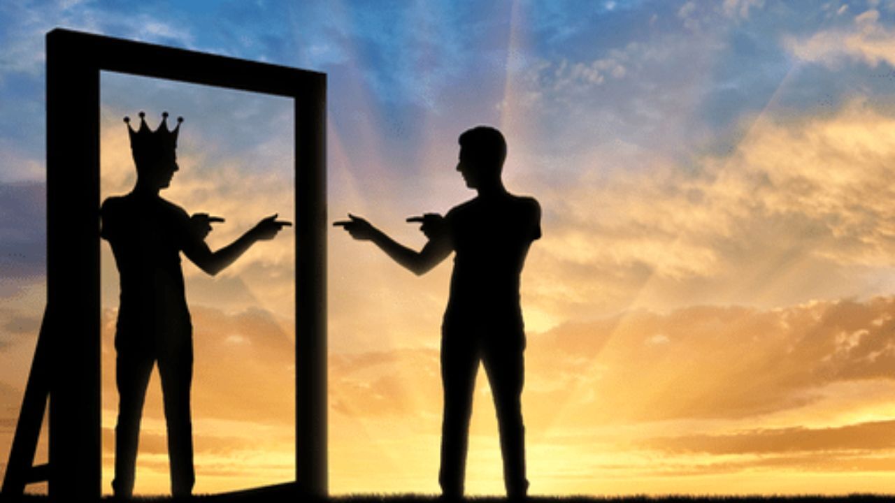 خودشیفتگی چیست و افراد خودشیفته به چند دسته تقسیم می‌شوند؟