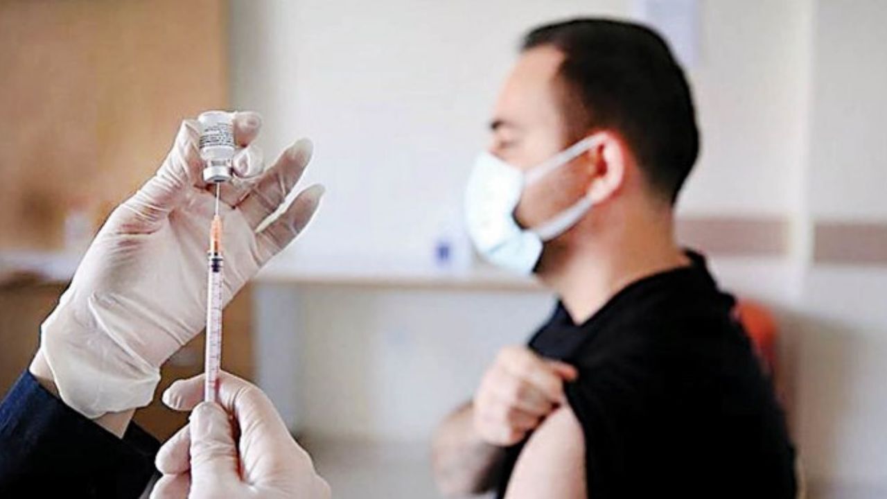 تزریق دز سوم واکسن برای کادر درمان پیش‌‍بینی شده است