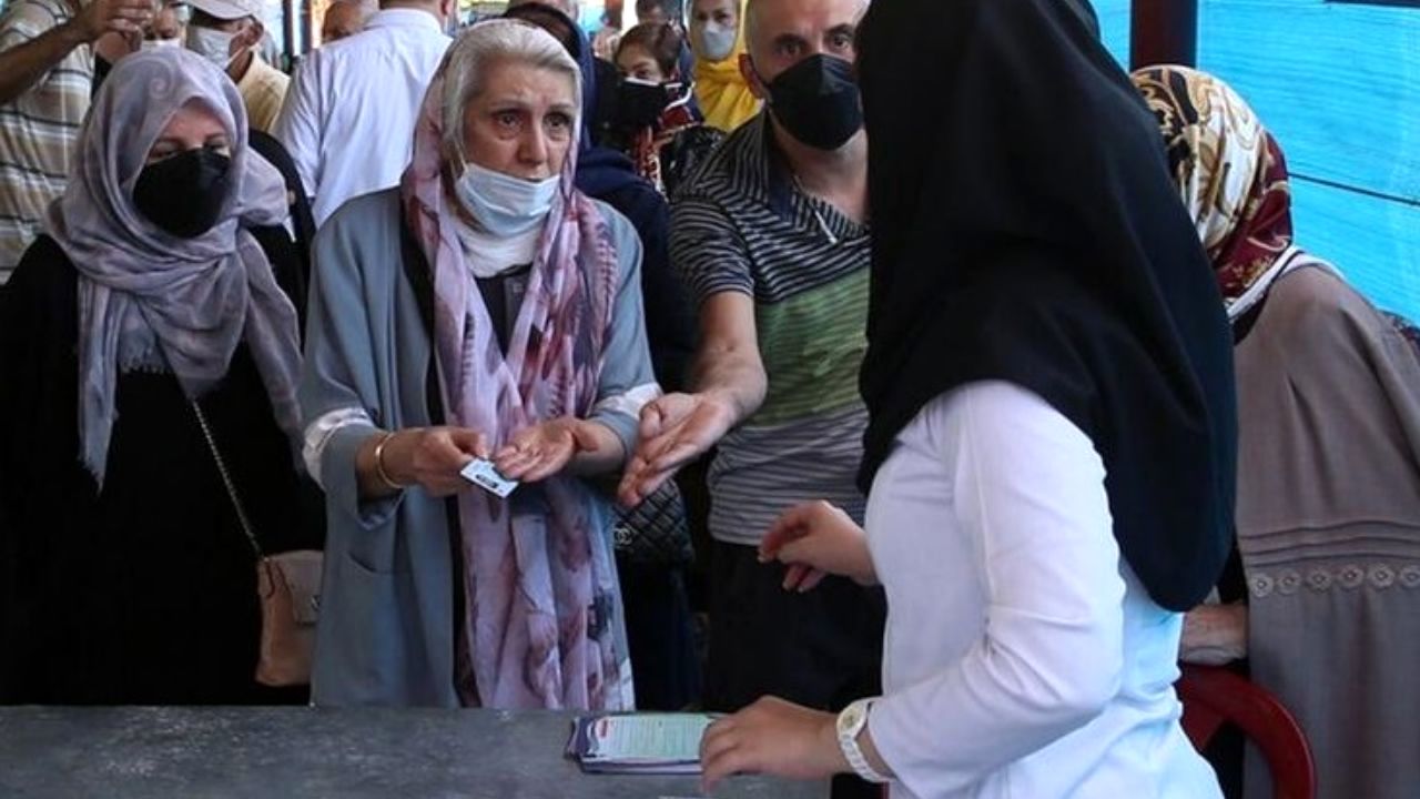 قطعی شبکه اینترنتی وزارت بهداشت توسط مخابرات تهران/ اختلال در کار مراکز واکسیناسیون