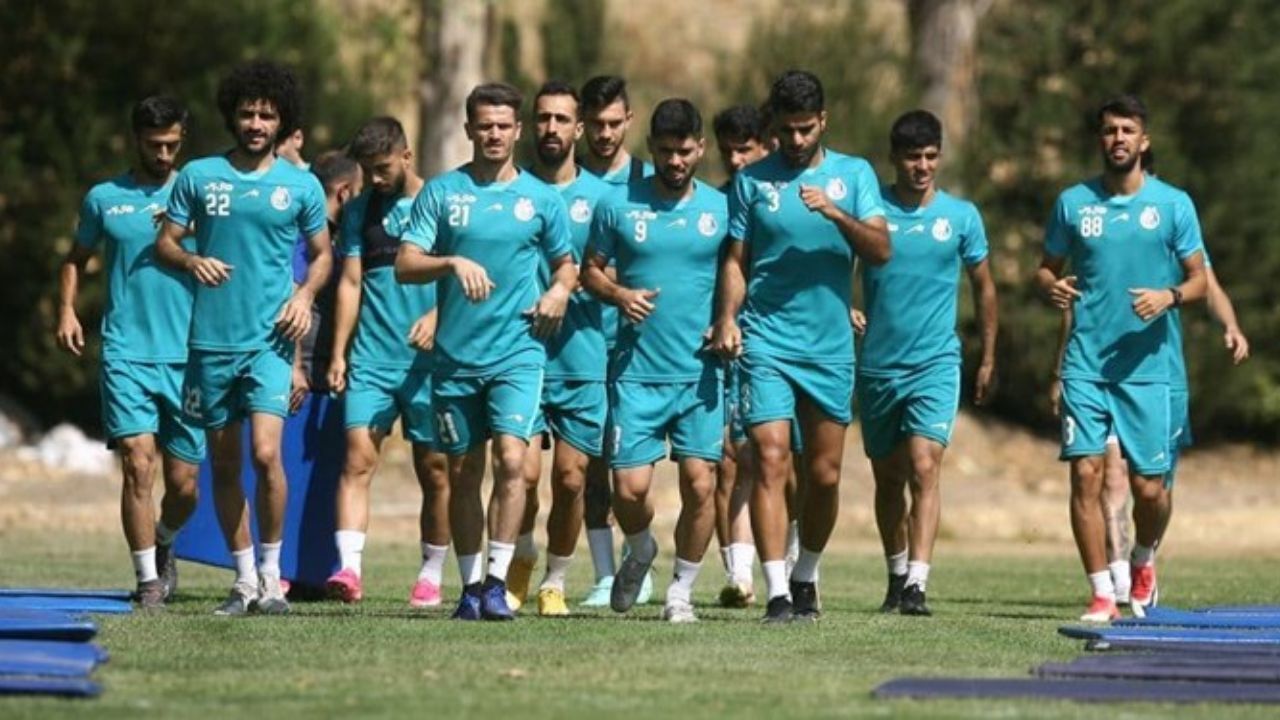 دردسرهای زمین تمرین تمامی ندارد/معطلی 30 دقیقه ای مجیدی و شاگردانش پشت درهای مجموعه انقلاب