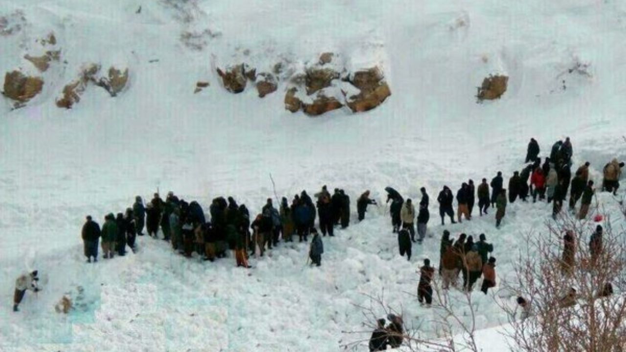 کشته و زخمی شدن 5 کولبر در تصادف در جاده بانه