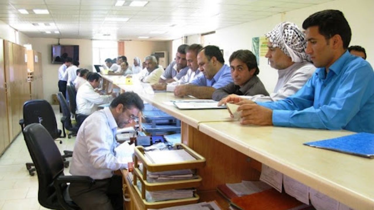 دو رفتار متضاد/دلیل تفاوت و تناقض رفتاری کارمندان نظام اداری کشور چیست؟