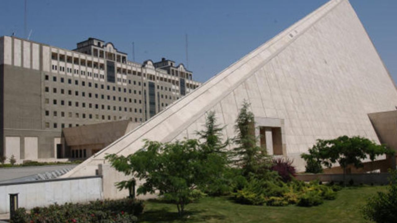 تجمع مردان مقابل مجلس برای کاهش میزان مهریه