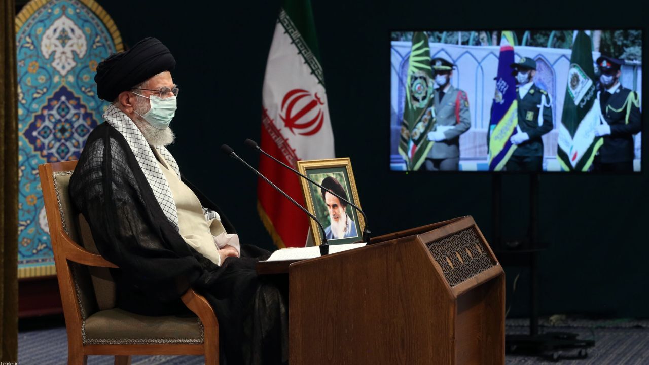 راه‌حل حوادث شمال‌غرب جلوگیری از دخالت ارتش‌های بیگانه در این کشورها است / حضور ارتش آمریکا در منطقه مایه ویرانی است / امنیت، زیرساخت اساسی پیشرفت کشور است