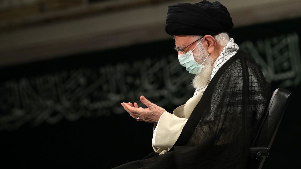 مراسم عزاداری سالروز شهادت امام رضا (ع) با حضور رهبر انقلاب برگزار شد