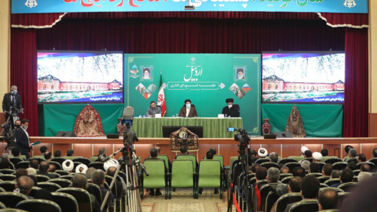 بانک‌ها به هیچ عنوان نباید برای مطالبات حتی یک واحد تولیدی را تعطیل کنند